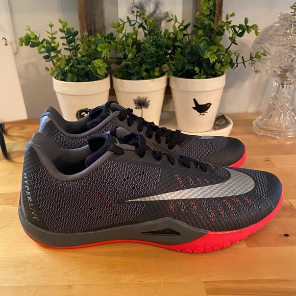 hyperlive basketball shoes
